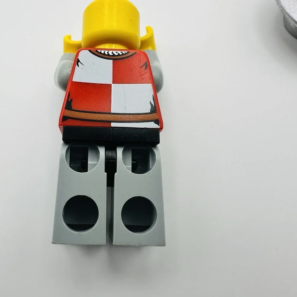 LEGO Kingdoms Lion Knight Castle Minifigure 7946‎ Pre-owned Read Description